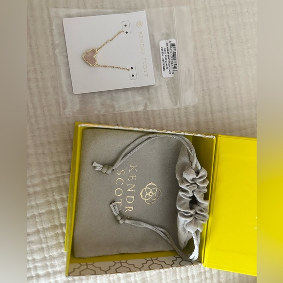 Kendra Scott Ari Heart Gold Pendant Necklace in Rose Quartz - Picture 2 of 6